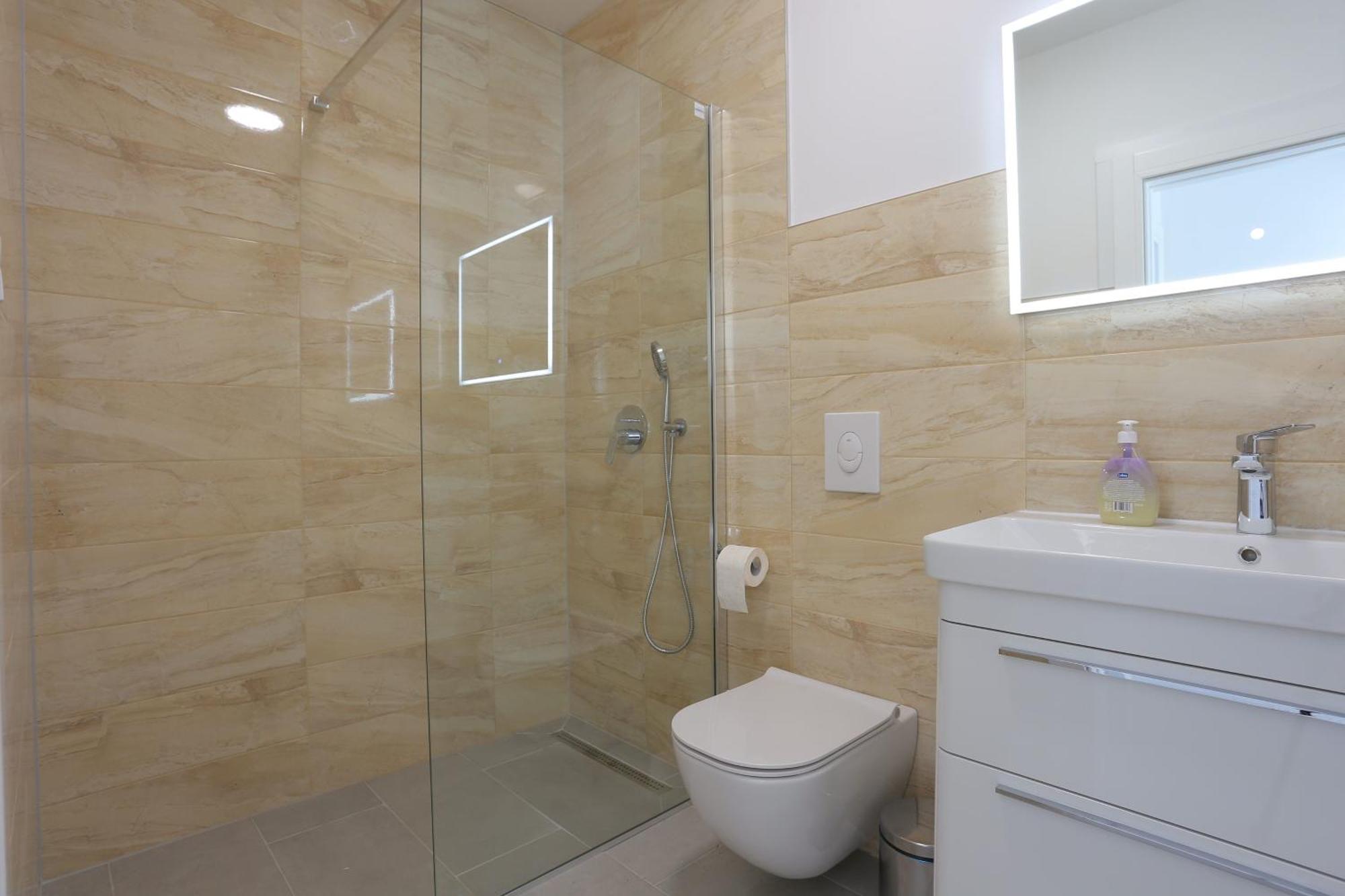 Apartments With A Parking Space Baska Voda, Makarska - 6773 Bilik gambar