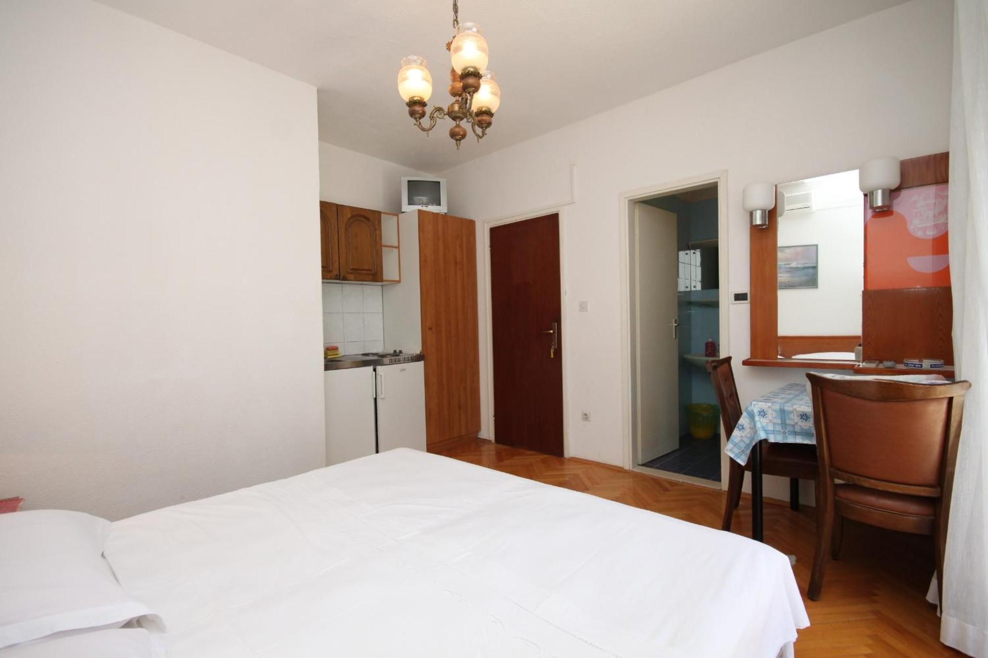 Apartments With A Parking Space Baska Voda, Makarska - 6773 Bilik gambar